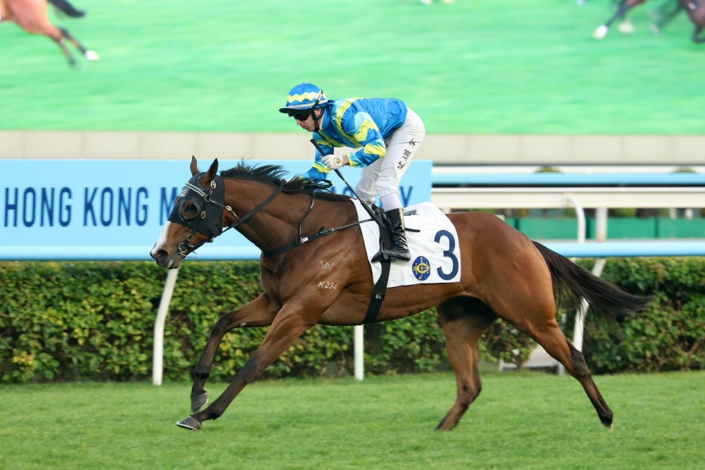 Akashvani makes all in a 1400 meter Class 3 and qualifies for the Hong Kong Classic Mile. SIngtao