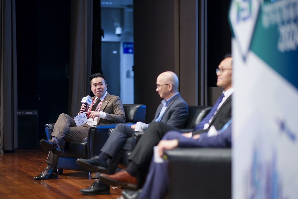 Mr. Simon Lee, ASTRI’s Senior Director of FinTech, Prop Tech & Art-Tech