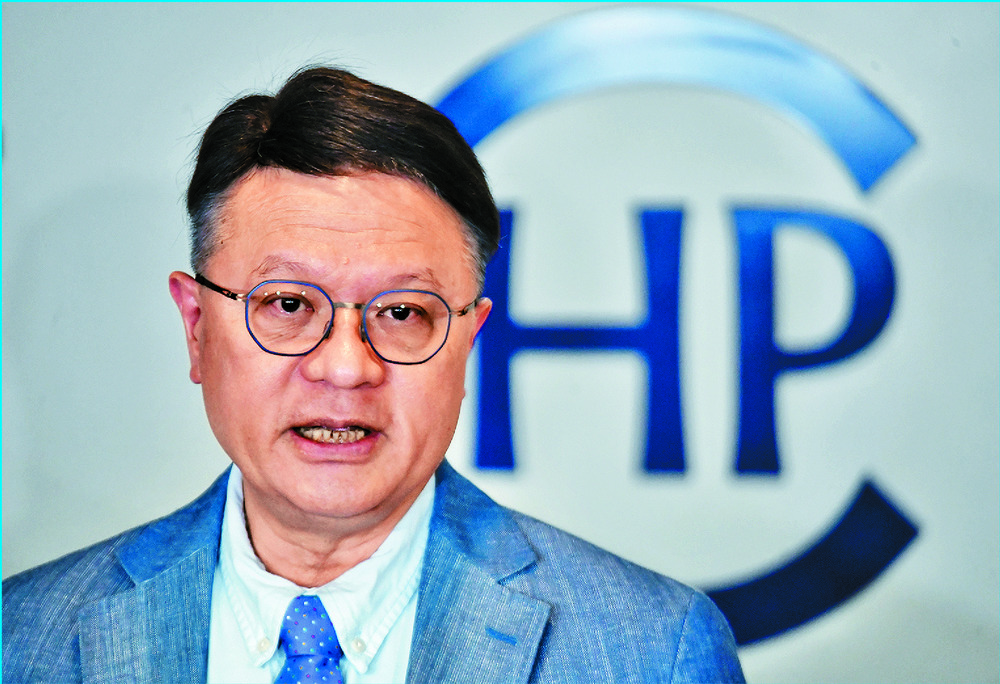 With the improved vaccination rate, David Hui doesn't expect the situation to be worse than before. With the improved vaccination rate, David Hui doesn't expect the situation to be worse than before.