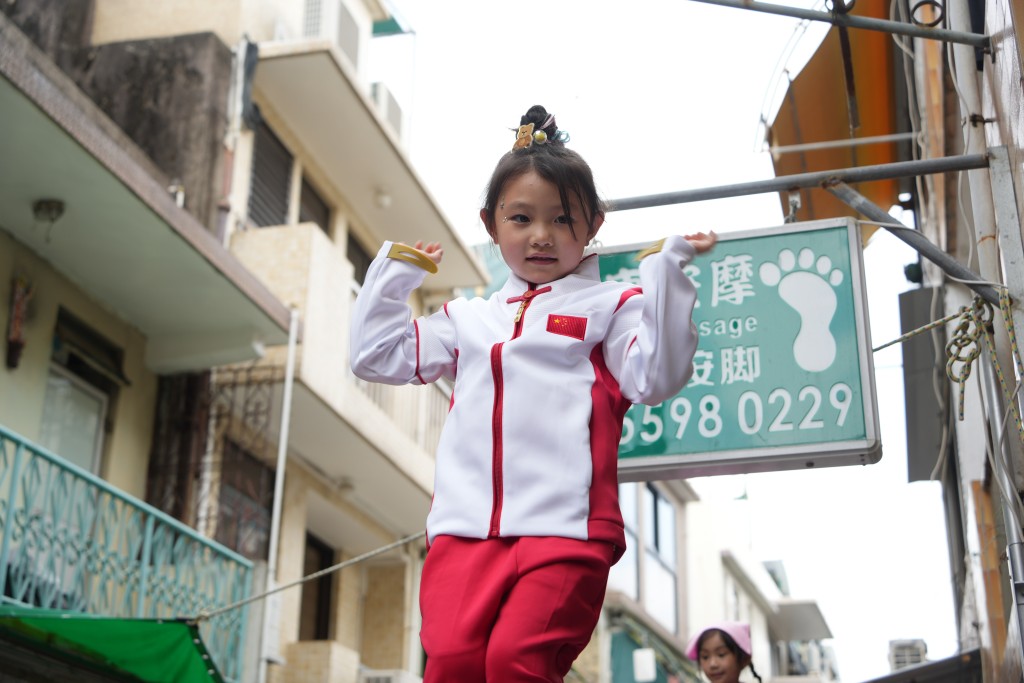 (sing tao)- A girl will play a mystery national athlete in the upcoming Piu Sik Parade