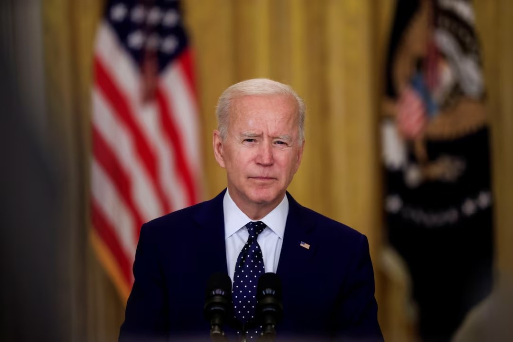  U.S. President Joe Biden delivers remarks on Russia in the East Room at the White House in Washington, U.S., April 15, 2021. REUTERS/Tom Brenner