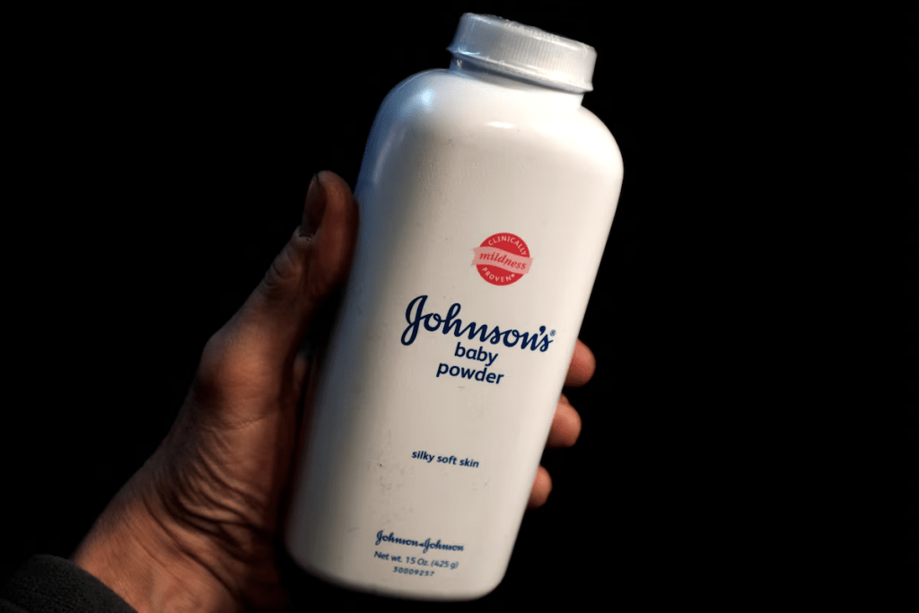A bottle of Johnson and Johnson Baby Powder is seen in a photo illustration taken in New York, February 24, 2016. REUTERS/Mike Segar/Illustration/File Photo 