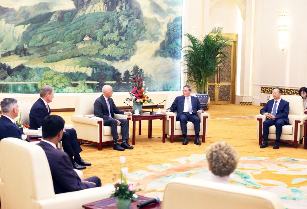 Chinese Premier Li Qiang meets with a U.S. congressional delegation at the Great Hall of the People in Beijing, capital of China, Sept. 21, 2025. (Xinhua)