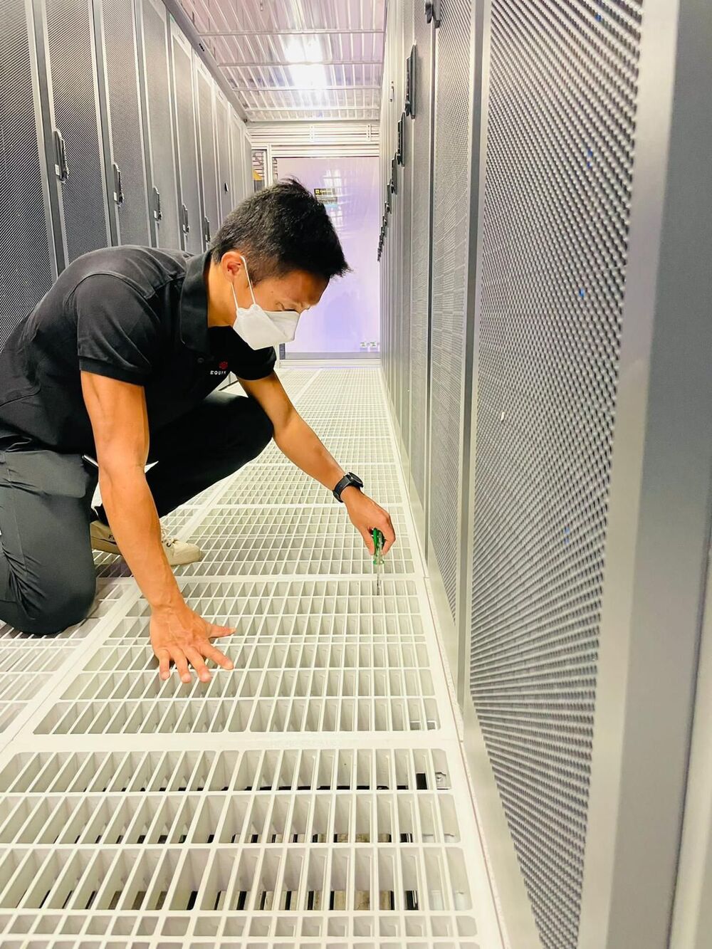 Cold aisle openings are tuned to manage the temperature. Cold aisle openings are tuned to manage the temperature.