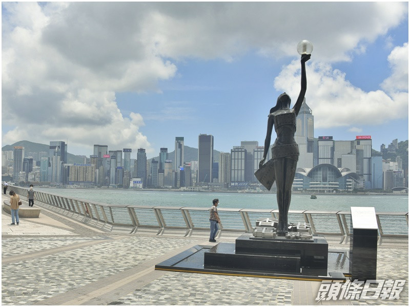 Visitors have dried and the travel industry says it is facing financial losses. Visitors have dried and the travel industry says it is facing financial losses.