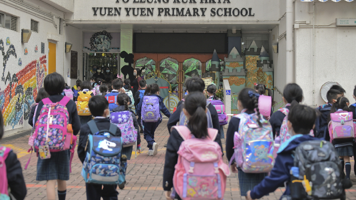 Around 75 percent of Hongkongers support two-week class suspension and working from home. file photo. Around 75 percent of Hongkongers support two-week class suspension and working from home. file photo.