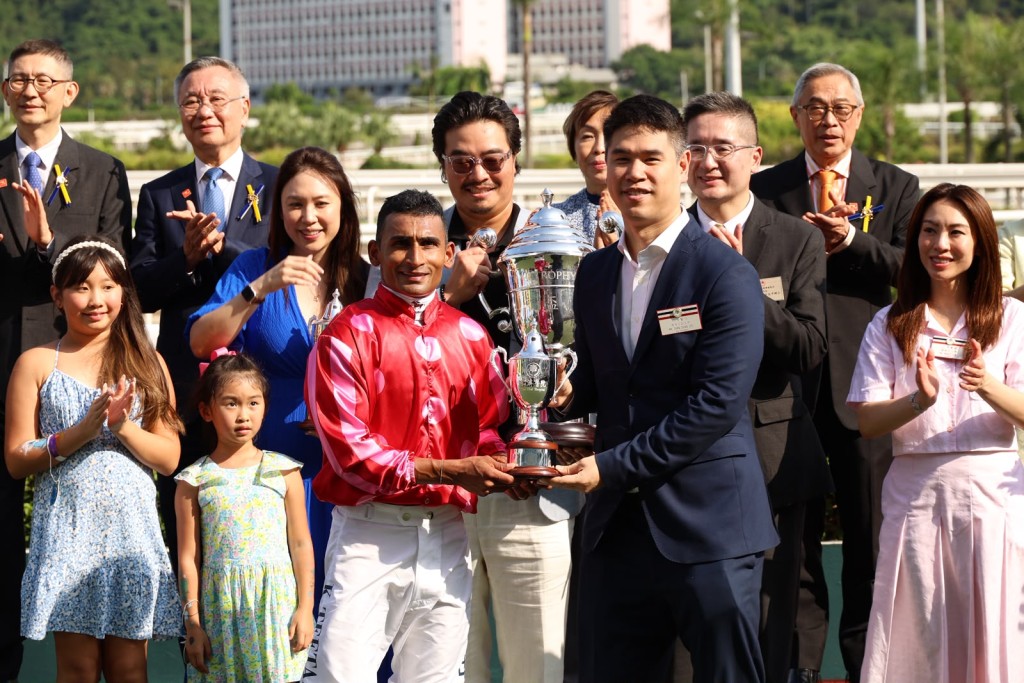 Karis Teetan won the Yan Chai Trophy on Mr Cool. Sing Tao