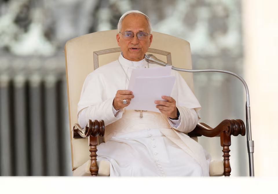  Pope Leo XIV holds a general audience in St. Peter's Square at the Vatican, September 17, 2025. REUTERS/Remo Casilli 