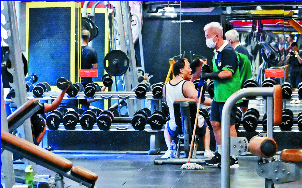 The Wan Chai branch of Physical Fitness reopened under new brand Healthy, but not many customers of the beleaguered gym chain opted in. SING TAO