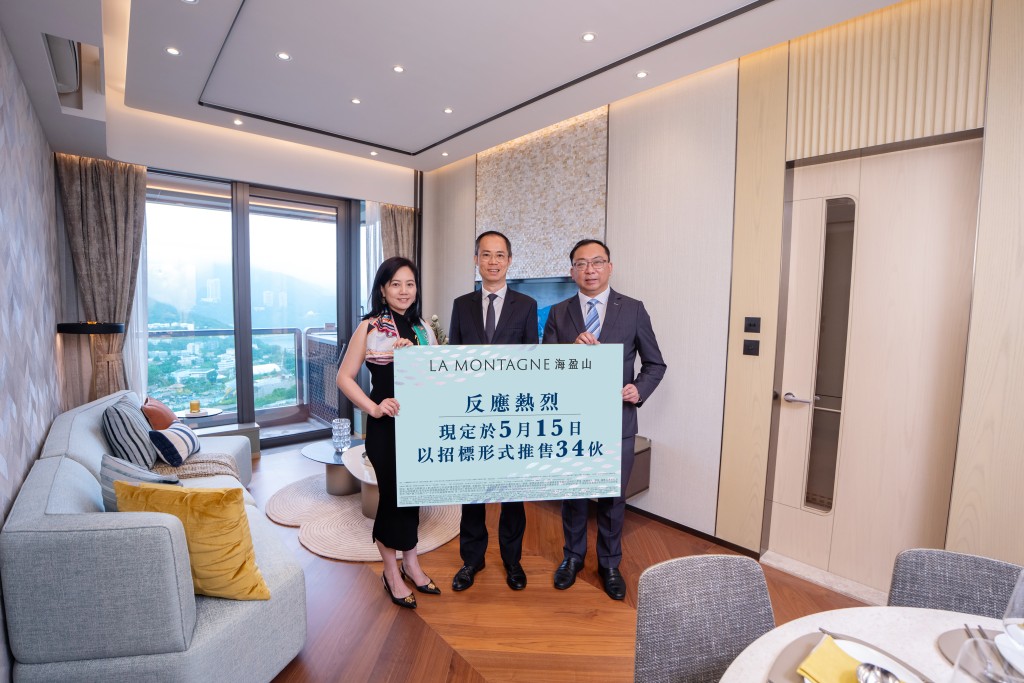 Calvin Tong, center.