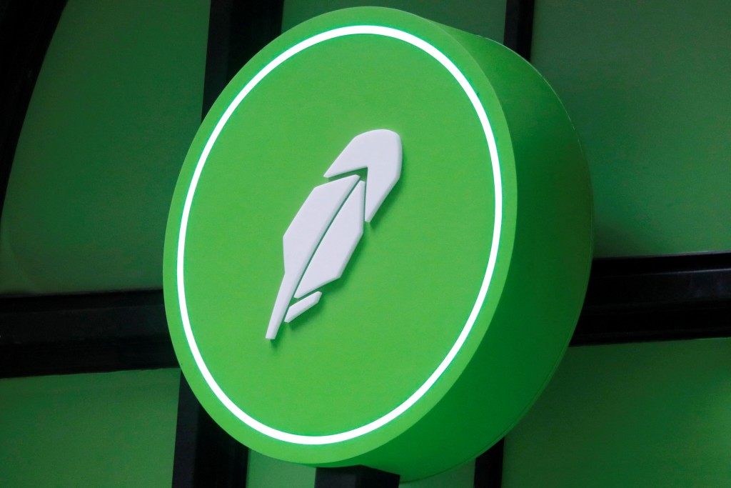 The logo of Robinhood Markets, Inc. is seen at a pop-up event on Wall Street after the company's IPO in New York City, U.S., July 29, 2021.  REUTERS