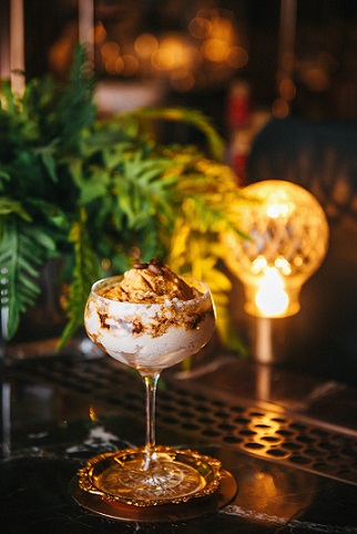 The hong dou sha (red bean soup) offers a mocktail alternative to the afternoon Espresso, artfully adding red bean and tangerine undertones to the coffee for a one-of-a-kind creation.