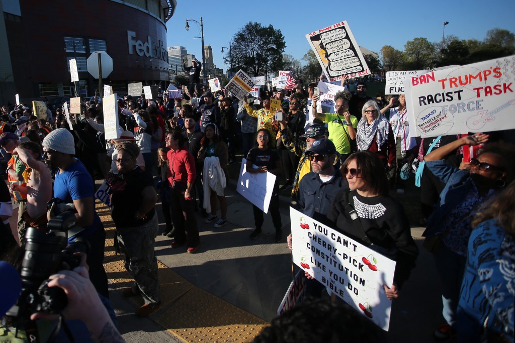 A crowd of No Kings protesters chant at Memphis Police outside of FedEx Forum before the game between the Memphis Grizzlies and Chicago Bulls. (Reuters)