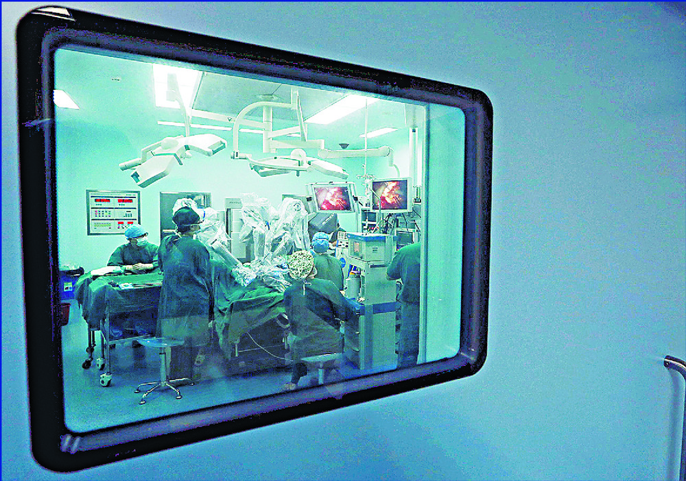 Not many qualified specialists will give up what they have established in another country to work in Hong Kong, according to Alex Lam. REUTERS, SING TAO Not many qualified specialists will give up what they have established in another country to work in Hong Kong, according to Alex Lam. REUTERS, SING TAO