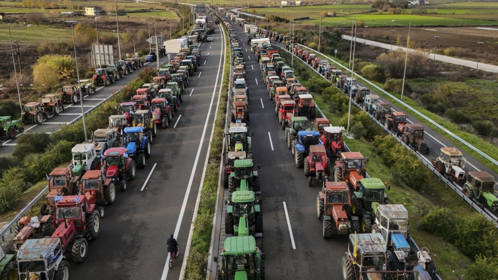 Farmers block the highway outside the city of Karditsa on December 8 to demand swifter access to EU subsidies.  Source: AFP