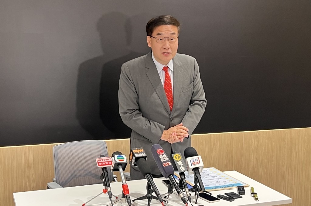 Election Committee lawmaker Dennis Lam Shun-chiu said he will not seek re-election in the upcoming Legislative Council poll. 