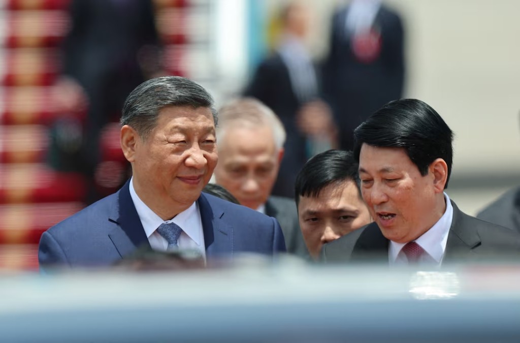 Chinese President Xi Jinping speaks with Vietnam's President Luong Cuong, as he arrives for a two-day state visit, at Hanoi's Noi Bai International Airport, Vietnam, April 14, 2025. (Reuters)