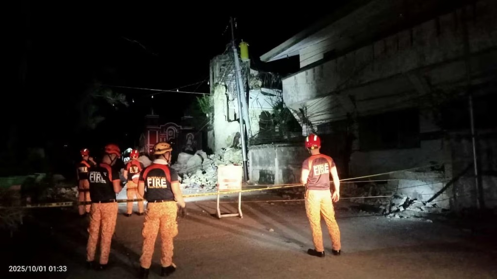 Rescue personnel stand in front of a damaged structure following a 6.9-magnitude earthquake, in Daanbantayan, Cebu Province, Philippines, October 1, 2025. Municipality of Daanbantayan/Handout via REUTERS