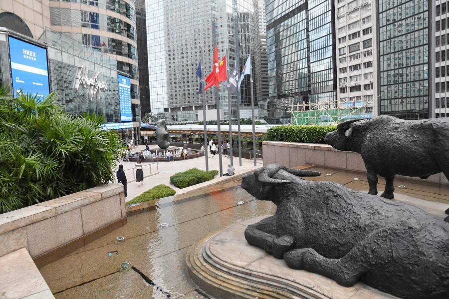 The US investment bank lifted its year-end target of the Hang Seng Index to 24,000 points, 5.9 percent above the 22,660-point level around which the blue-chip indicator was at on Wednesday afternoon. SING TAO The US investment bank lifted its year-end target of the Hang Seng Index to 24,000 points, 5.9 percent above the 22,660-point level around which the blue-chip indicator was at on Wednesday afternoon. SING TAO