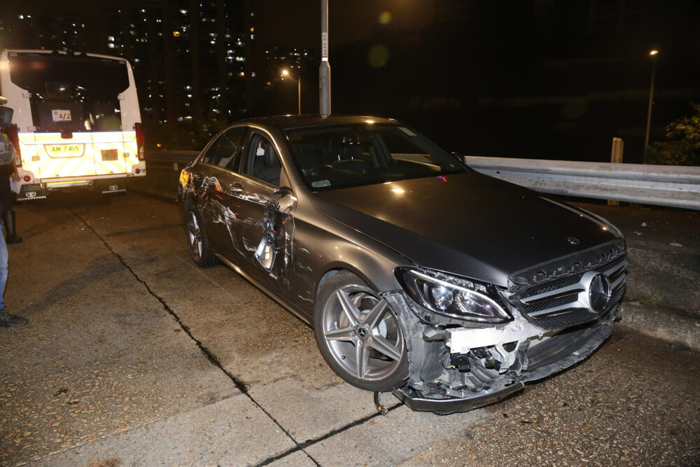 A tactical coach of the police force on Sunday night collided with a private car carrying the founder of the city’s largest property agency.