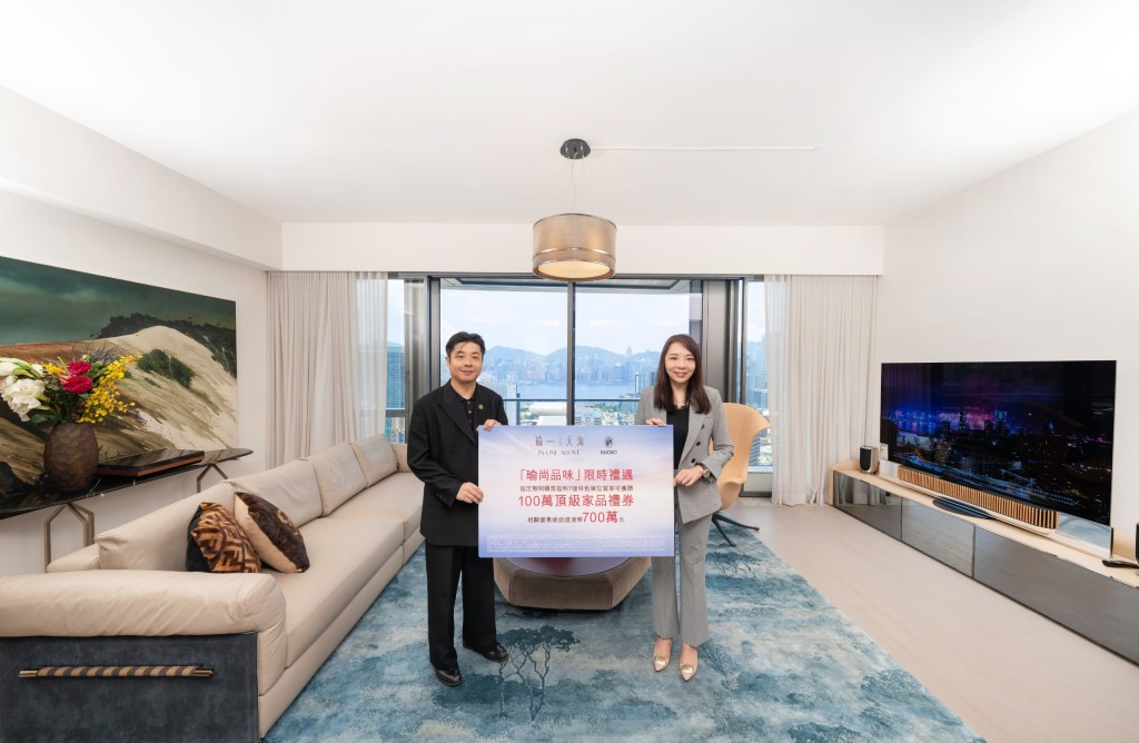 Helen Fung (right)