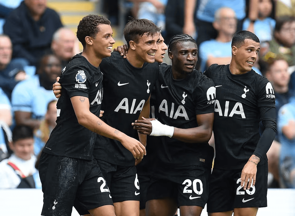 Soccer Football - Premier League - Manchester City v Tottenham Hotspur - Etihad Stadium, Manchester, Britain - August 23, 2025 Tottenham Hotspur's Joao Palhinha celebrates scoring their second goal with teammates REUTERS/Peter Powell