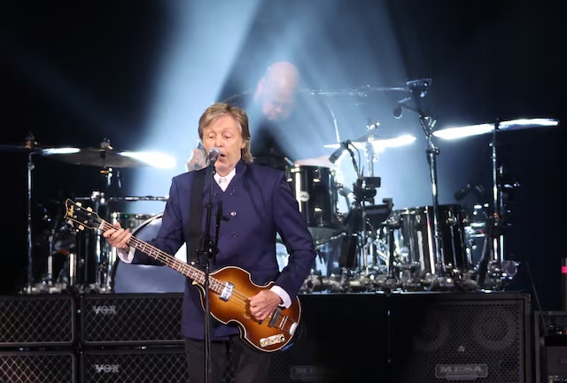 Musician Paul McCartney performs during his Got Back tour at SoFi Stadium in Inglewood, California, U.S., May 13, 2022. REUTERS/Mario Anzuoni/File Photo