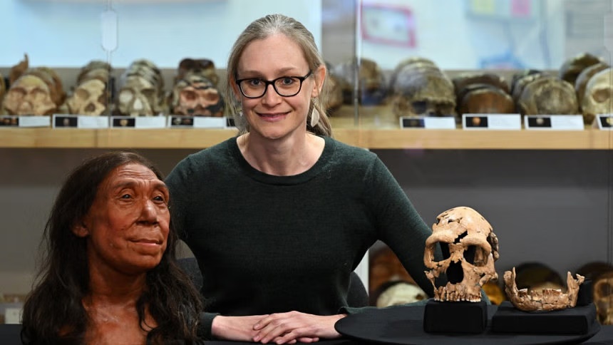 Associate Professor in the Evolution of Health, Diet and Disease, Dr Emma Pomeroy, poses for a photograph with the rebuilt skull and a physical reconstruction of the face and head, of a 75,000-year-old Neanderthal woman, named Shanidar Z, at the University of Cambridge, eastern England, on April 25, 2024.AFP Associate Professor in the Evolution of Health, Diet and Disease, Dr Emma Pomeroy, poses for a photograph with the rebuilt skull and a physical reconstruction of the face and head, of a 75,000-year-old Neanderthal woman, named Shanidar Z, at the University of Cambridge, eastern England, on April 25, 2024.AFP