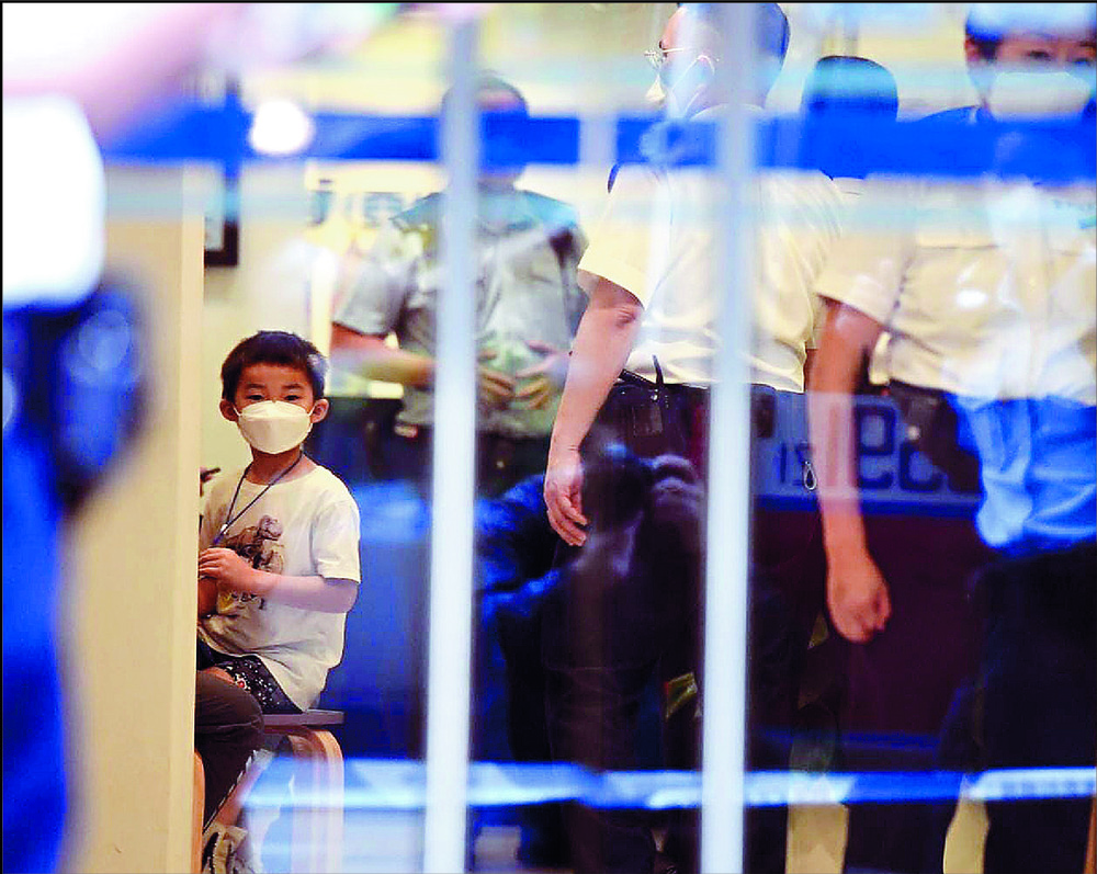 The robbery
unfolded with the man showing what seems like a gun as a teller reads his note. Right: a boy in the bank at the time. The robbery
unfolded with the man showing what seems like a gun as a teller reads his note. Right: a boy in the bank at the time.