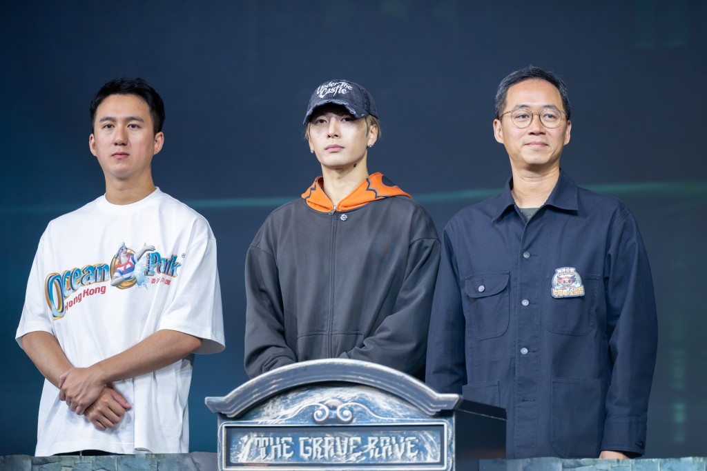 Jackson Wang poses for a photo with guests during the ceremony at Ocean Park.