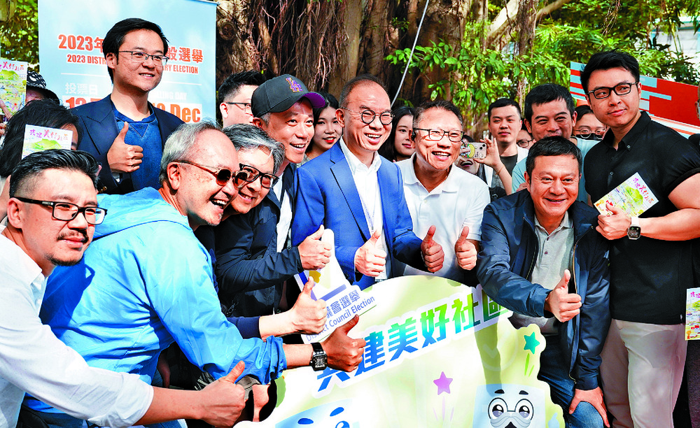 Erick Tsang, center, at one of the two near boundary polling stations that saw a high turnout during last year's district council election. SING TAO Erick Tsang, center, at one of the two near boundary polling stations that saw a high turnout during last year's district council election. SING TAO