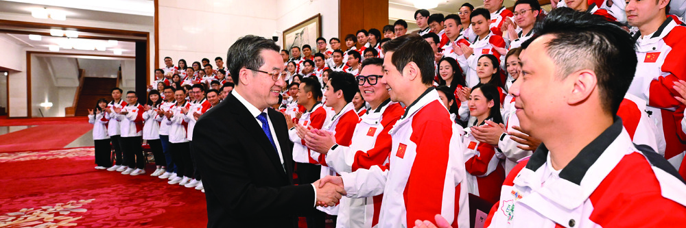 Ding Xuexiang encouraged local youngsters to continue contributing to the country's development. Ding Xuexiang encouraged local youngsters to continue contributing to the country's development.