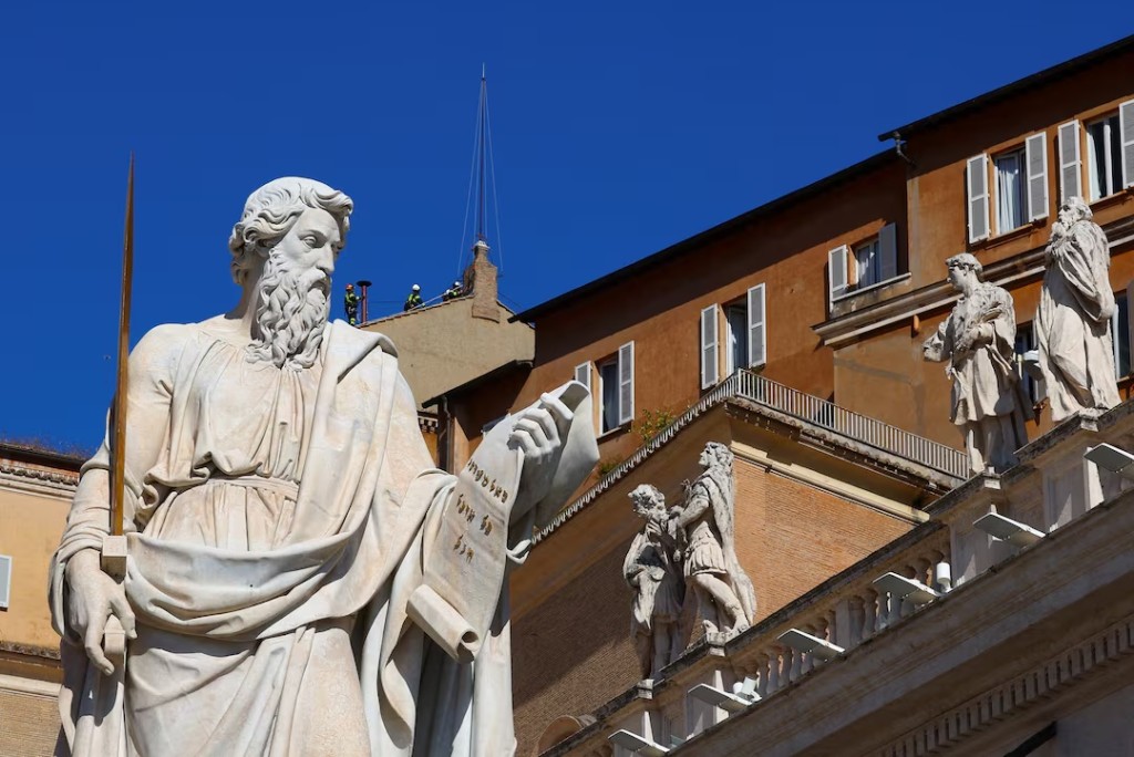 Firefighters work to set a chimney on the roof of the Sistine Chapel, ahead of the conclave, at the Vatican May 2, 2025. REUTERS/Guglielmo Mangiapane 