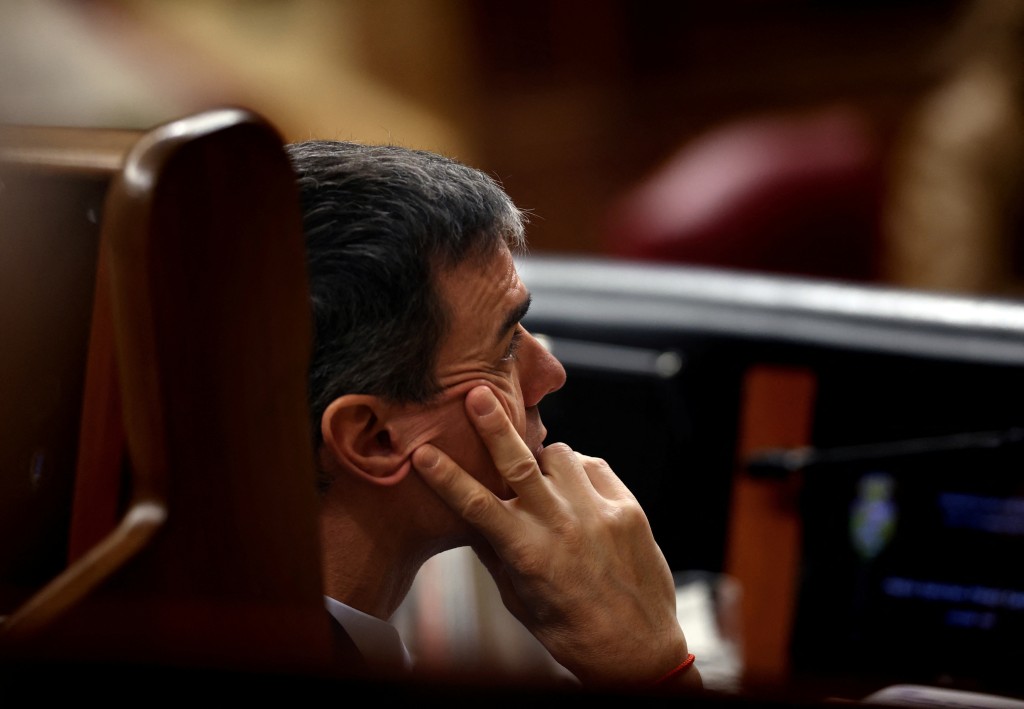 Photo by THOMAS COEX / AFP  Spain's Prime minister Pedro Sanchez listens as Spain's opposition Popular Party (PP) leader speaks at the congress in Madrid on March 25, 2026.