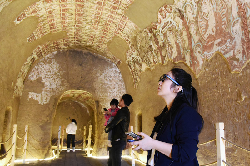 Tourists view murals in the Ya'er Lake Grottoes in the city of Turpan, northwest China's Xinjiang Uygur Autonomous Region, April 5, 2025. (Xinhua) Tourists view murals in the Ya'er Lake Grottoes in the city of Turpan, northwest China's Xinjiang Uygur Autonomous Region, April 5, 2025. (Xinhua)