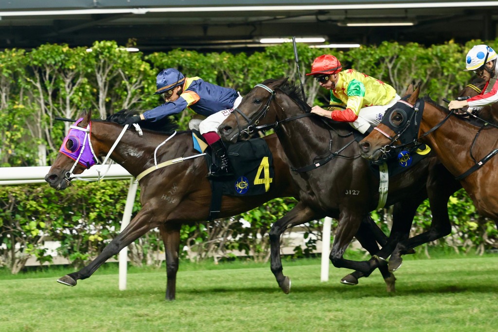 Californiatotality, ridden by Alexis Badel, finishes ahead of Soleil Fighter.