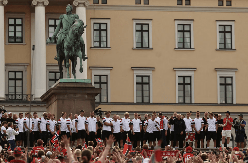 Members of the Norwegian men’s football gather outside the palace as they celebrate their performance in the World Cup after returning to Oslo, Norway, July 13, 2026. (REUTERS/Tom Little)
