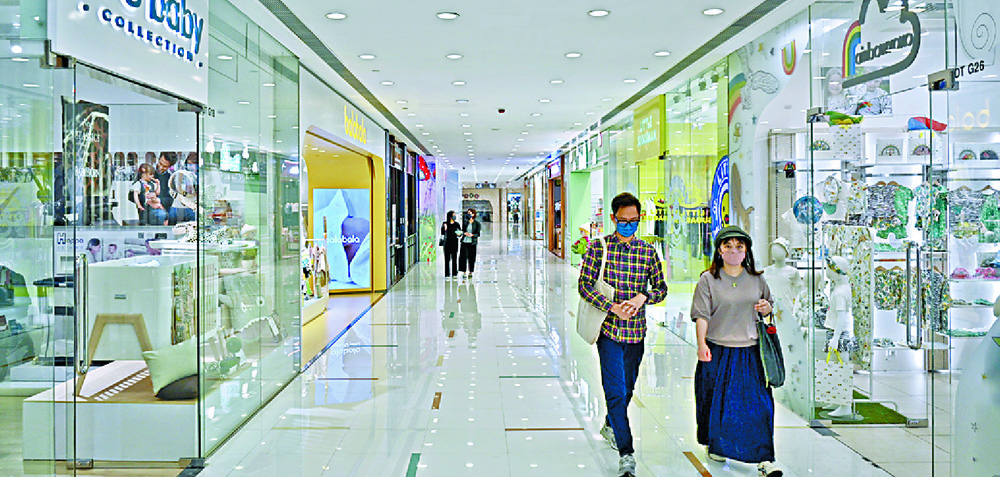 Retail sales are expected to slump 3 percent in 2022. Sing Tao Retail sales are expected to slump 3 percent in 2022. Sing Tao