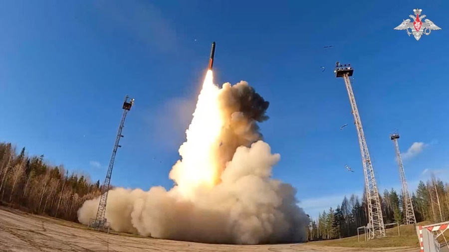A Yars intercontinental ballistic missile launches from the Plesetsk Cosmodrome during a military exercise of Russia's nuclear forces on land, sea and air held to rehearse their readiness and command structure, in the Arkhangelsk region, Russia, in this still image taken from video released October 22, 2025. Russian Defence Ministry/Handout via REUTERS