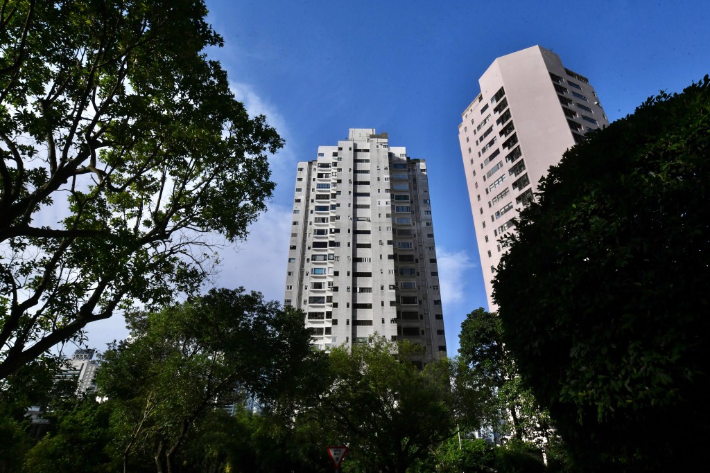 Bowen Place in Mid-Levels.