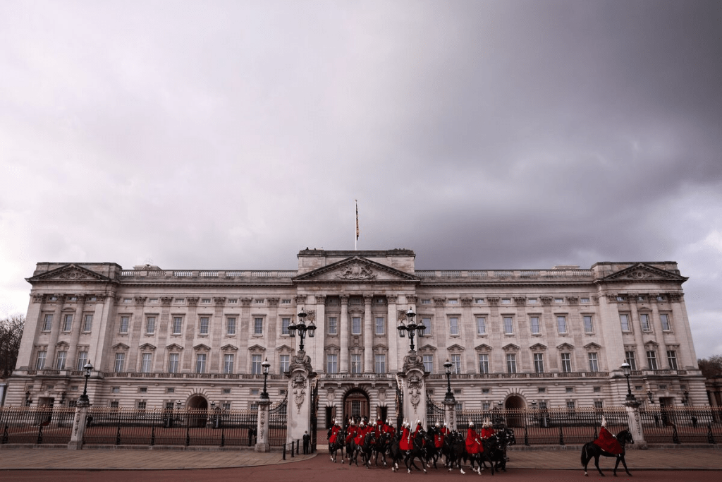 A view shows Buckingham Palace in London, Britain, December 3, 2024. REUTERS/Hannah McKay/File Photo 