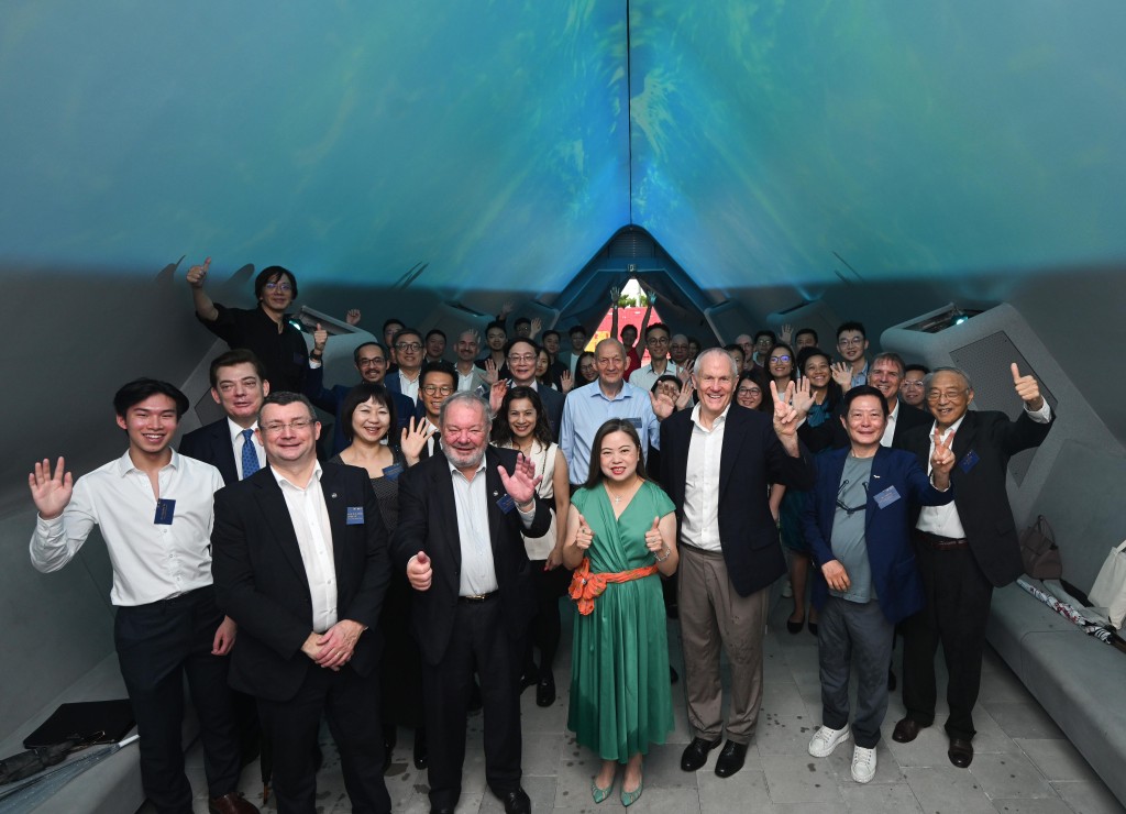 HKSAR Government Secretary for Culture, Sports and Tourism Rosanna Law (front row, centre), Club Steward Nicholas Hunsworth (front row, 3rd left), Club Steward Andrew Weir (front row, 2nd left) and other guests pose for a photo inside the pavilion.