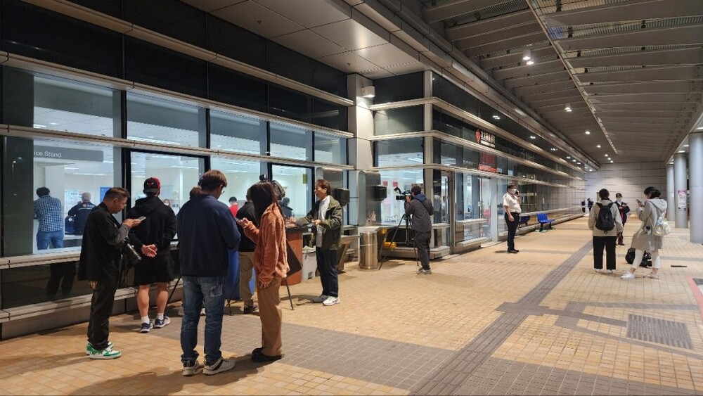 Members of the tour group visited the North Lantau Hospital for a checkup upon returning to Hong Kong. Members of the tour group visited the North Lantau Hospital for a checkup upon returning to Hong Kong.