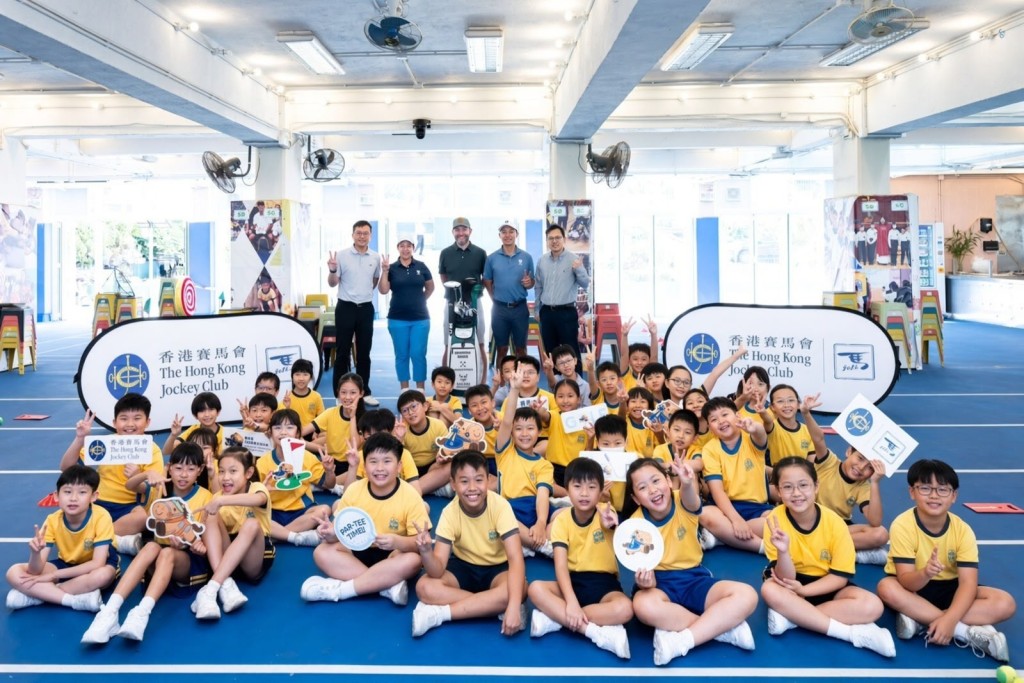 Elite international golfers visited a primary school to interact with students and inspire interest in golf through the Jockey Club Community Golf Programme.