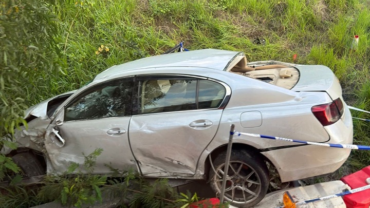 Driver hospitalized after crashing into slope in Yuen Long