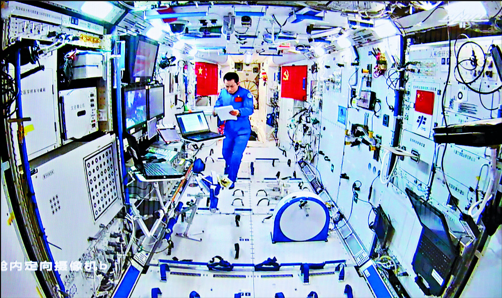 A Space X Crew Dragon space craft comes in to dock at the aging ISS. Right: inside the core module Tianhe of the fledgling Chinese space station. A Space X Crew Dragon space craft comes in to dock at the aging ISS. Right: inside the core module Tianhe of the fledgling Chinese space station.