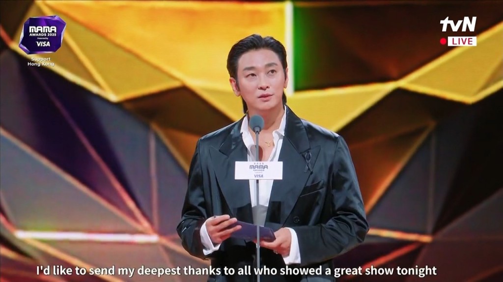 Actor Ju Ji-hoon presented the Song of the Year award, which went to Rosé and Bruno Mars for their hit collaboration Apt.