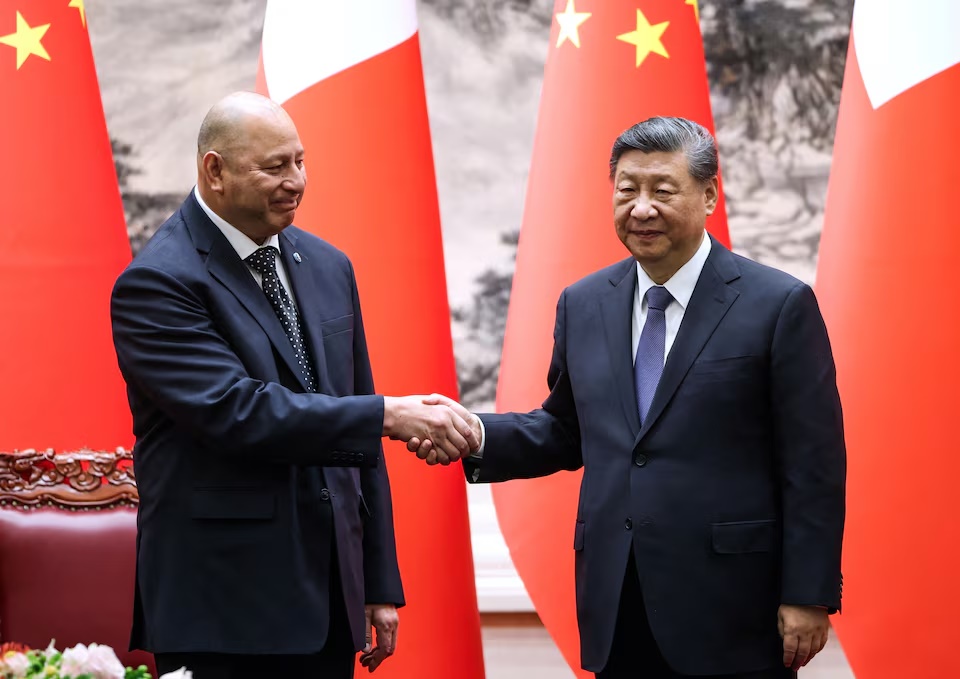 Tonga's King Tupou VI and China’s President Xi Jinping shake hands after the signing ceremony at the Great Hall of the People in Beijing, China November 25, 2025. REUTERS/Maxim Shemetov/Pool