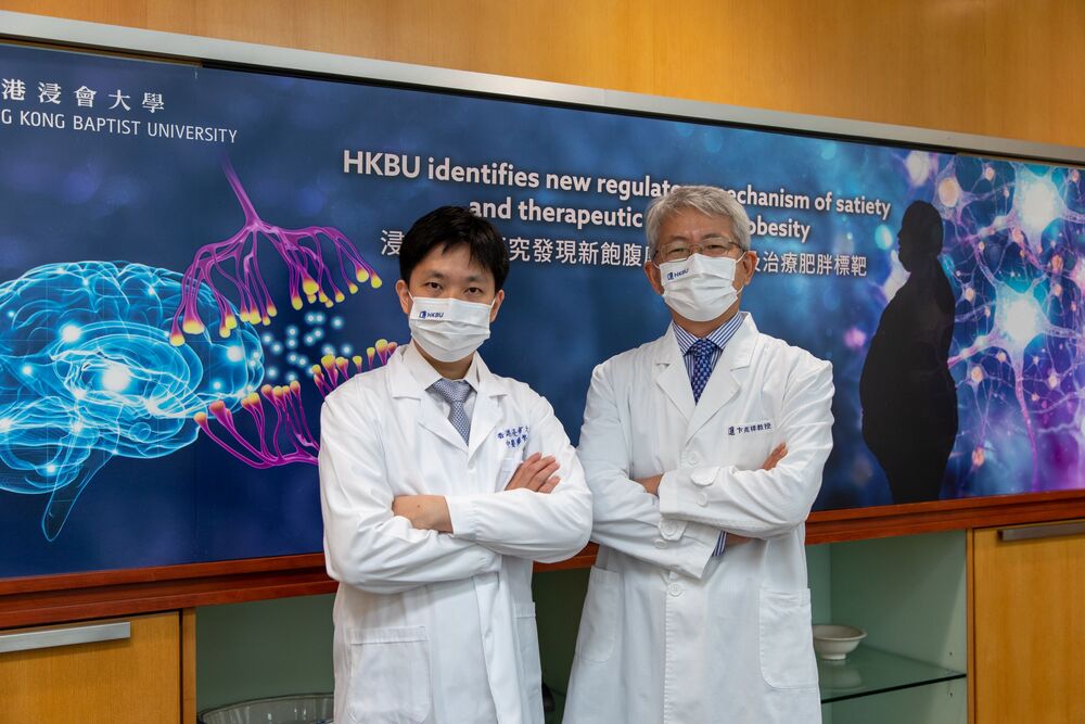 Dr Xavier Wong Hoi-leong (left) and Professor Bian Zhaoxiang (right) Dr Xavier Wong Hoi-leong (left) and Professor Bian Zhaoxiang (right)