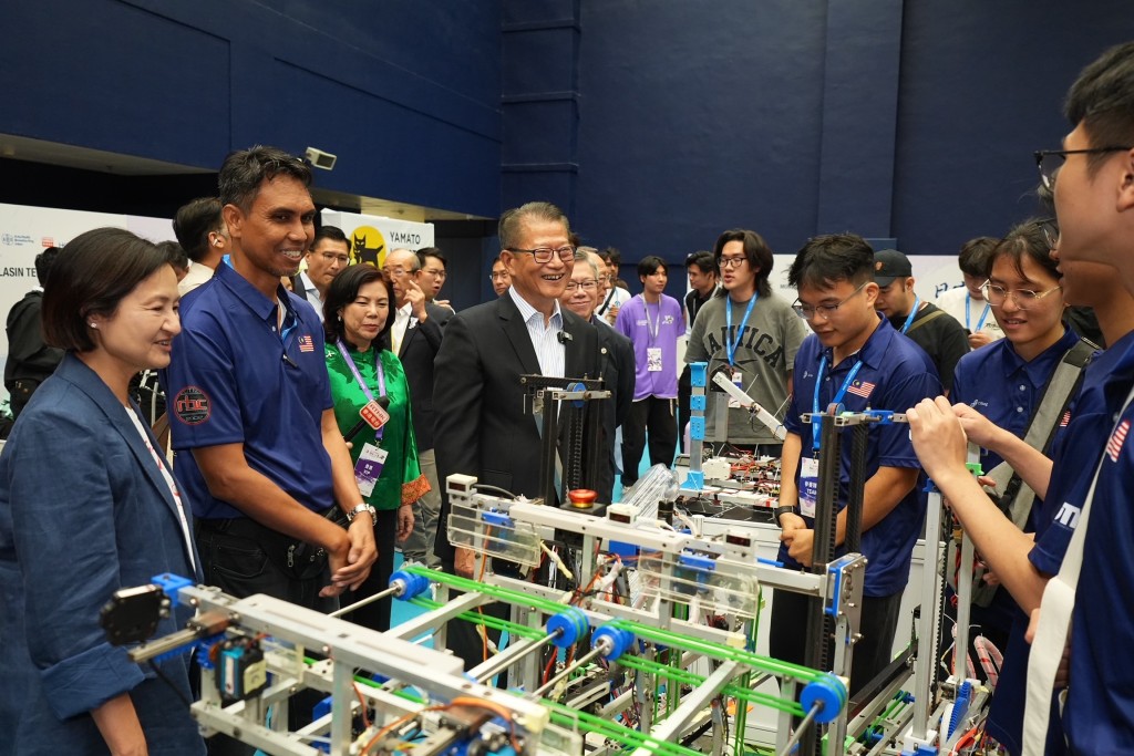 Paul Chan (center) and HKSTP chairman Cordelia Chung (left of Chan) rallied support for the participating teams.